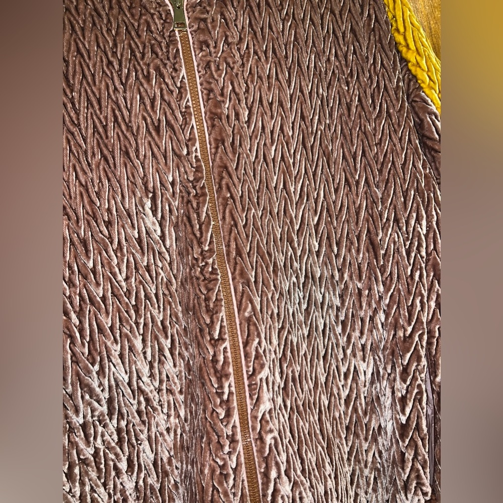 Moncler Cormoran Down Pink and Gold Women’s Jacket - Picture 2 of 16